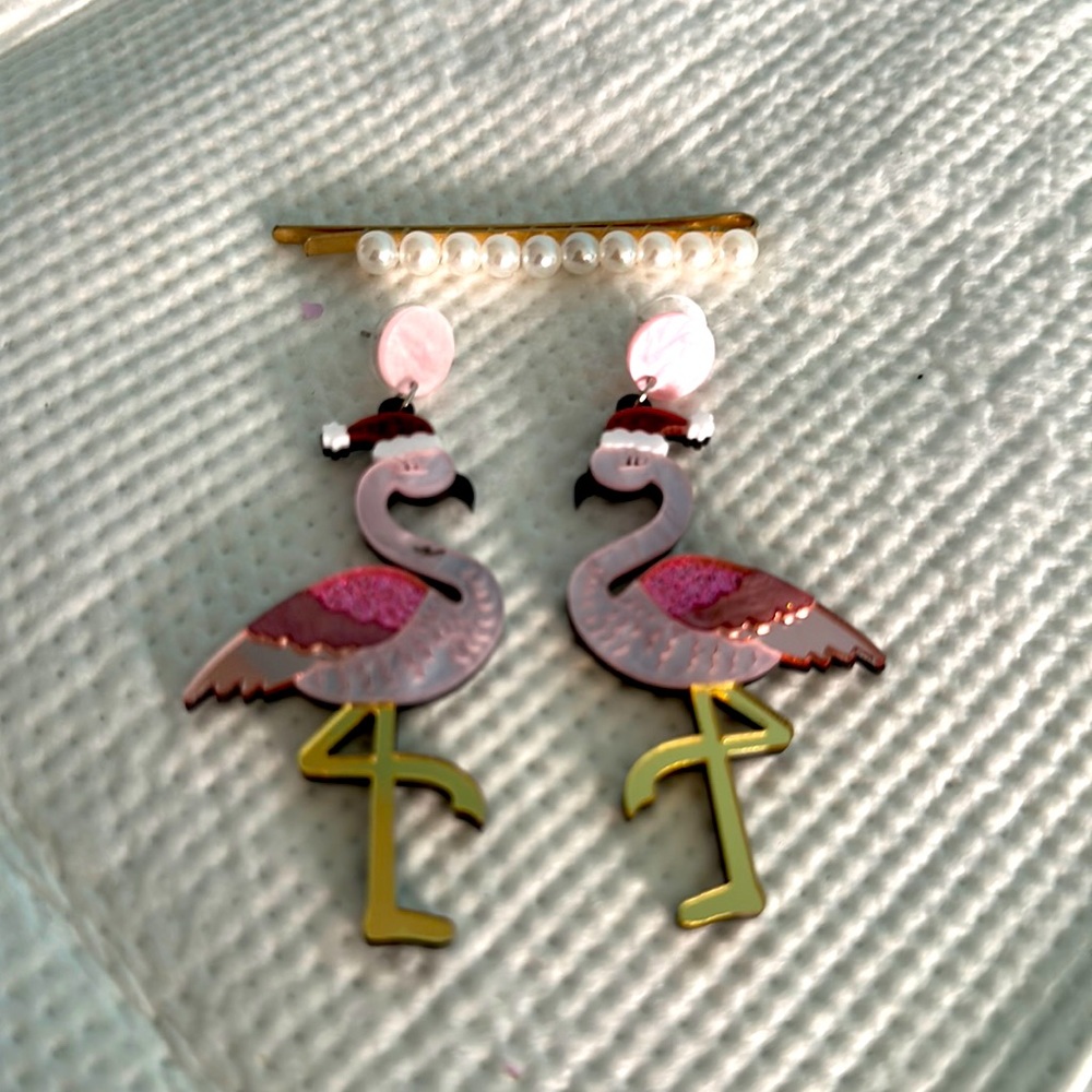 Christmas Flamingo Dangle Earrings || White beaded hair clip.